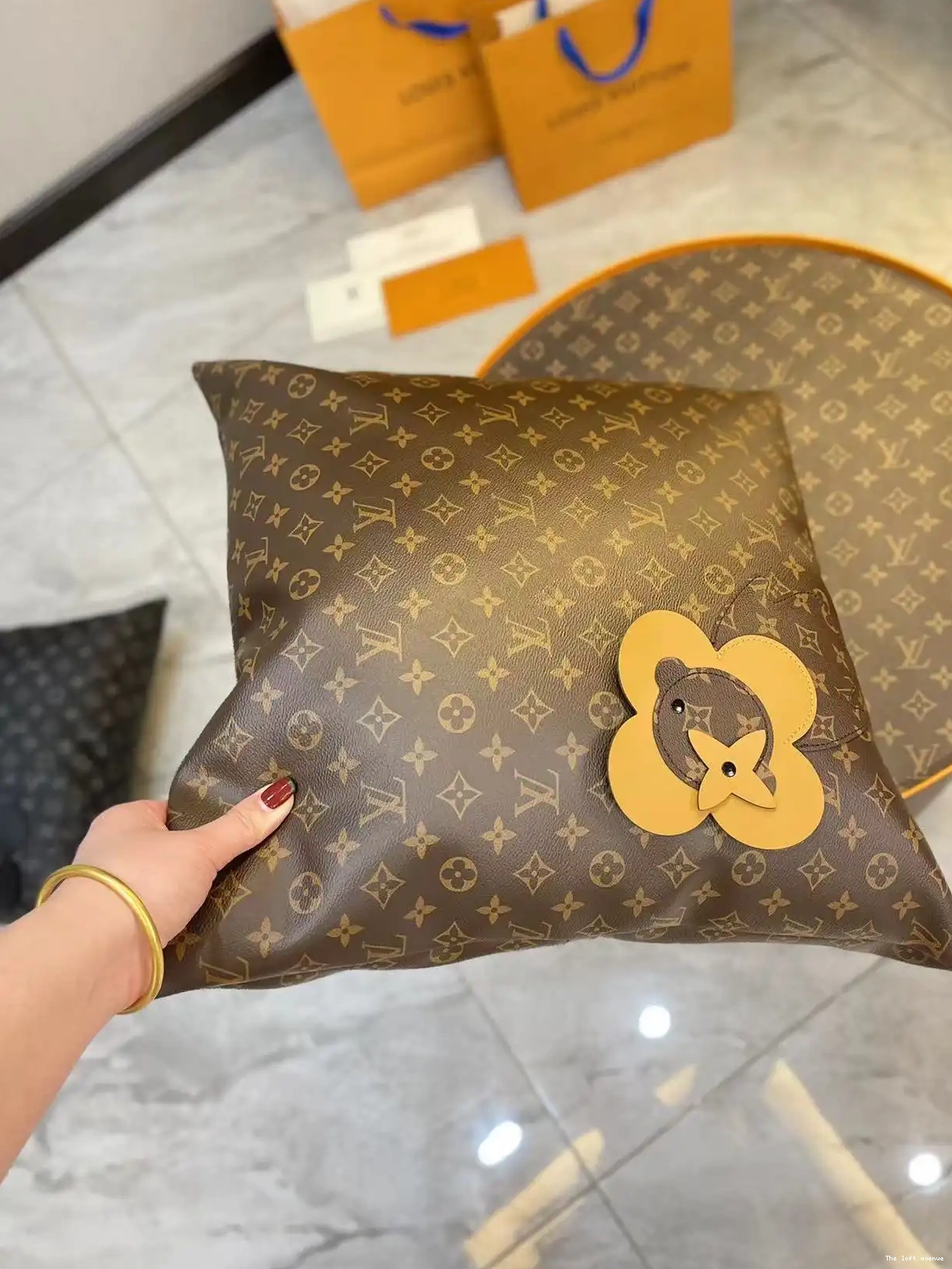 VIVIENNE CUSTOM PILLOW LV 0526